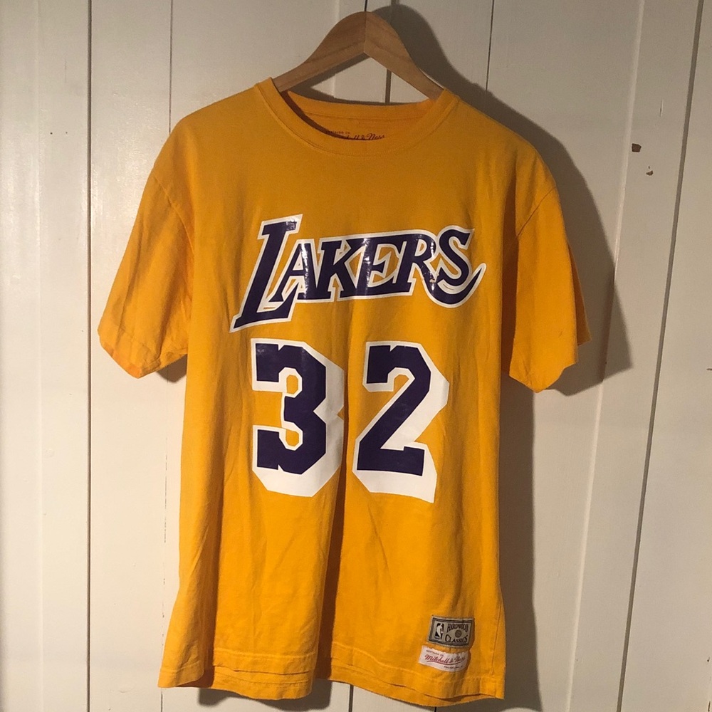 VTG Mitchell & Ness Yellow Hardwood Classics Tee size Large see all pictures
